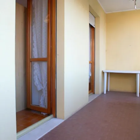 Apartment For 7 With Huge Shared Pool