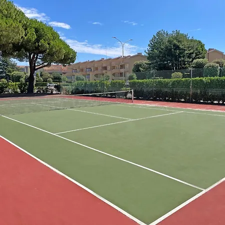 Apartament With Shared Pools